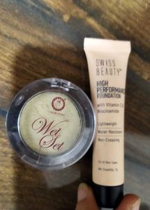 Foundation And Highlighter Combo