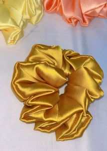 Retro Fluff Scrunchie