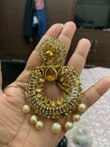 Golden partwear ear rings
