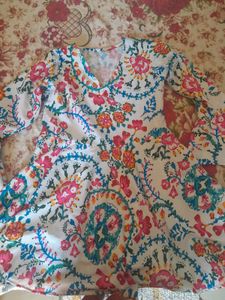 Floral Print Tunic &amp; White Pants Set