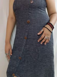 Women&#39;s Sleeveless Midi Slit Dress.
