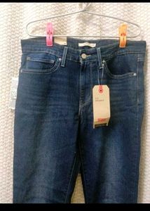 Levi&#39;s 711 Skinny Jeans