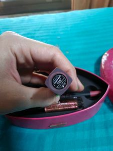 Huda Beauty Set
