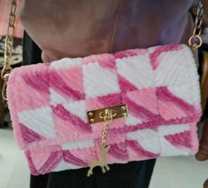 Cloudy Plush Chain Bag