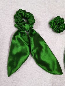 Green Scrunchie Set
