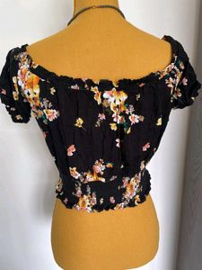 Floral Cold Shoulder Cropped Top🌻❤️💯💅🏼