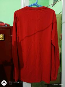 Levi&#39;s relaxed fit full sleeves red tshirt unisex