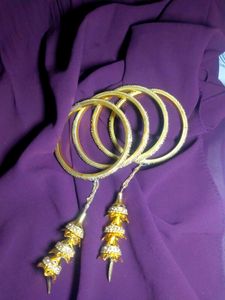 Golden sparkling latkan Bangles