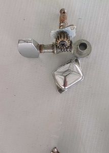 Guitar Tuning Pegs