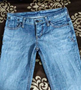 Uniqlo Low-Rise Bootcut Light Blue Jeans