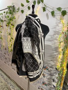 Chanel Eiffel Tower Scarf Semi Winter ❄️