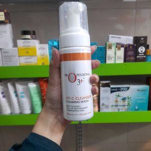 Professional O3+ Vitamin C Facewash