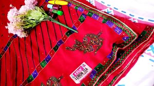 Emerald Green Embellished Silk Sare2