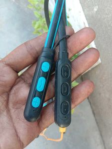 2pcs Bluetooth Earphones
