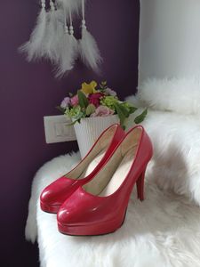 Red 👠