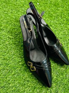 Chic Black Slingback Heels