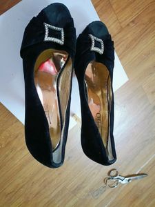 It Is Beautiful Black Velvet Pencil Heel