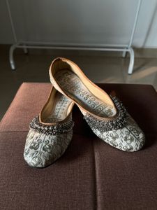 Rajasthani Embellished Payal and Ghungroo Jutti