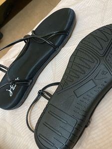 Chic Black Strappy Flats