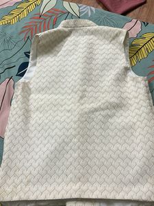 Sleeveless jacket / Nehru-style waistcoat