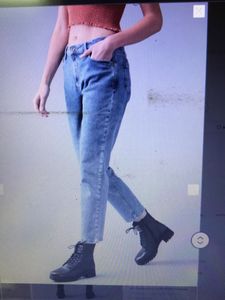 Women Blue Relaxed Boyfriend Fit Light Fade Strechable Jeans