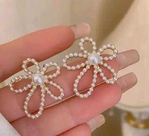 Pearl Flower Earrings - Elegant &amp; Chic