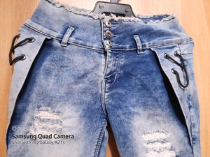 TOP ELEVEN HIGH WAIST Blue  Damage Jeans
