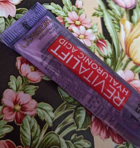 L&#39;Oreal Revitalift Hyaluronic Acid Serum