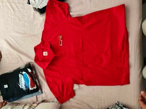 Red T-shirt In Very Good condition