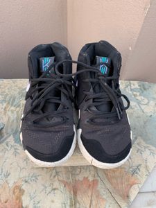 *Final Sale* Nike Kyrie 4 Sport Shoes