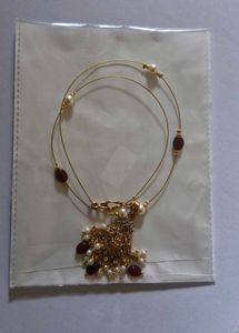Elegant Gold-Tone Bangle with Pearls
