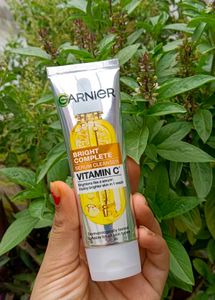 Garnier Vitamin C Facewash+ Sunscreen Spray