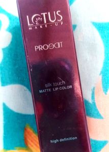 Lotus Make-up Lipstick 💄 Limited Offer 🫴