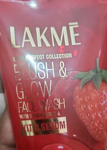 Lakme Blush & Glow Face Wash