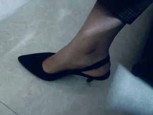 Black Pumps