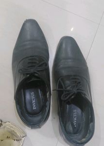 Used Shoes Invictus