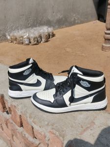 Jordan Retro 1 Black White