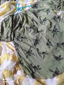 Floral Print Button-Back Top