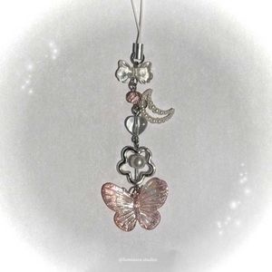₊˚⊹౨ handmade butterfly phone charms ৎ ₊˚⊹
