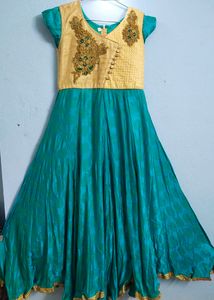 WOMEN BEAUTIFUL ETHNIC GOWN
