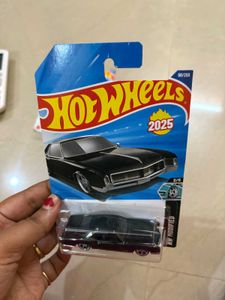 Hot Wheels: Ferrari F40 &amp; &#39;66 Buick Riviera