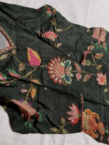 Elegant Crepe Floral Kurta Set