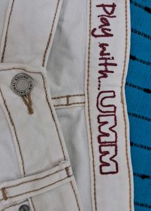 Play with UMM White Jeans