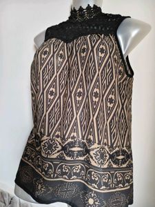 Size Small Elegant Lace Top