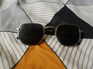Stylish Sunglasses with metal coat