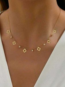 Clover Motif Necklace Anti tarnish
