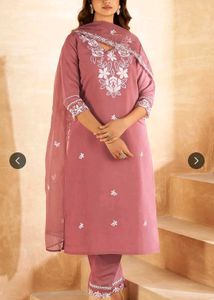 Elegant Mauve Embroidered Kurta Set