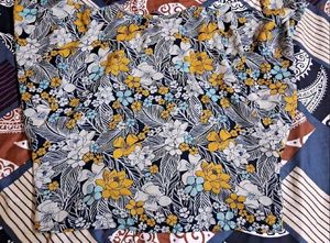 Xl Top With Stylish Sleeve