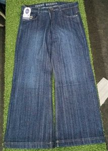Baggy Bootcut Jeans....