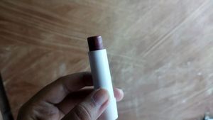 Nivea Lip Balm Berry Shine